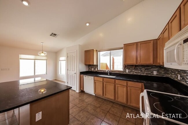 Building Photo - 5716 S 30th Ln