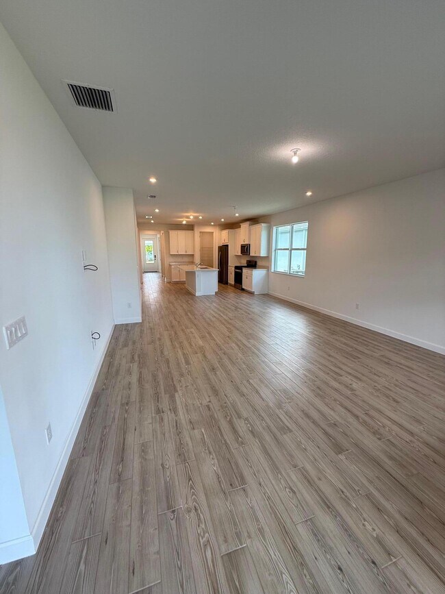 Building Photo - 9555 SW Indra Wy