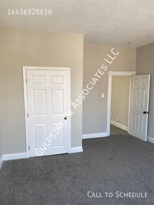 Building Photo - 2824 Parkwood Ave