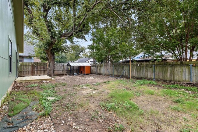 Deck and backyard - 1611 Somerset Dr