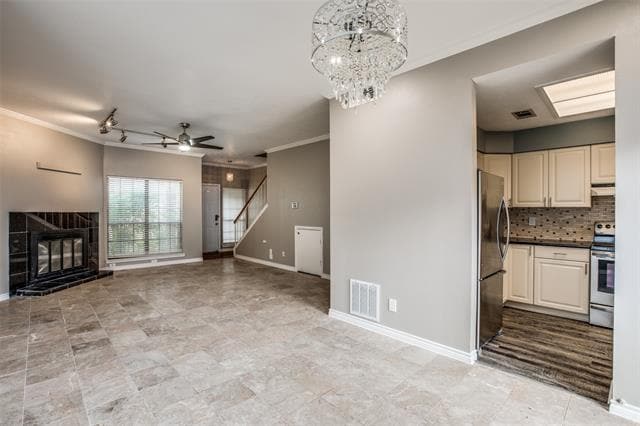 Building Photo - 9910 Royal Ln