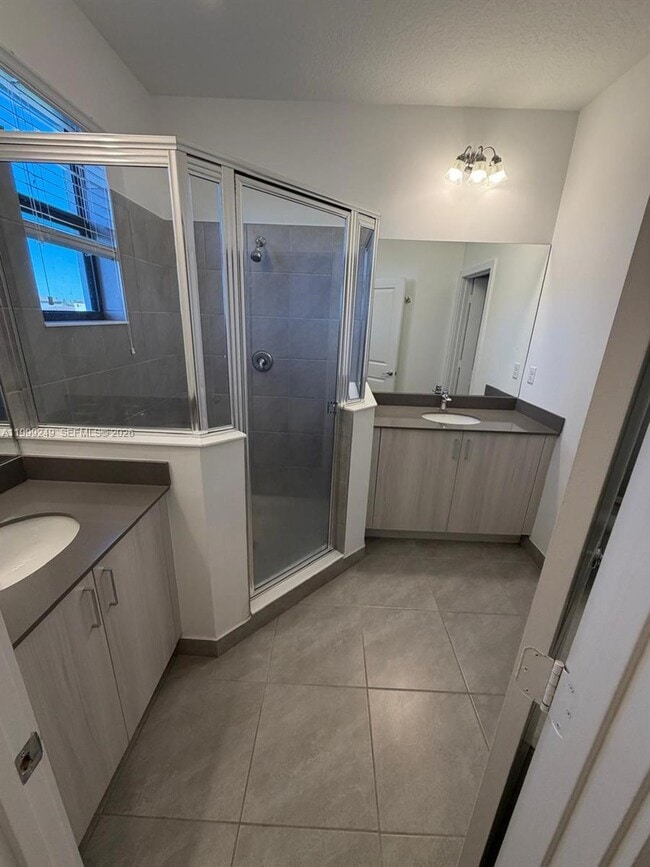 Building Photo - 5669 CERVA LN Ave