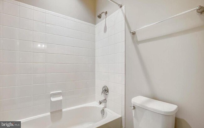 Building Photo - 14673 Falconaire Pl