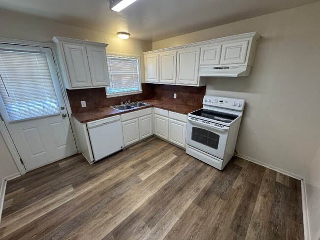 Building Photo - 4115 Hughes Dr