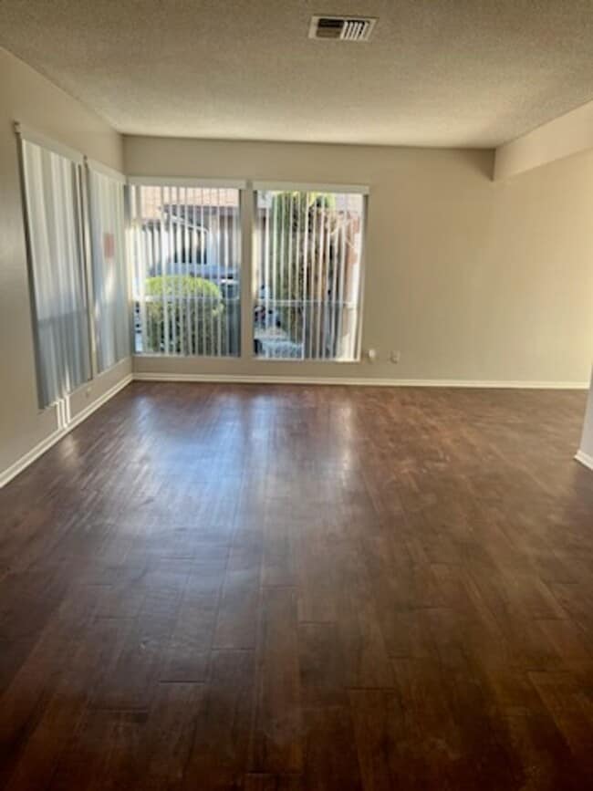 Building Photo - Holte &amp; Associates-Briarwood Ave