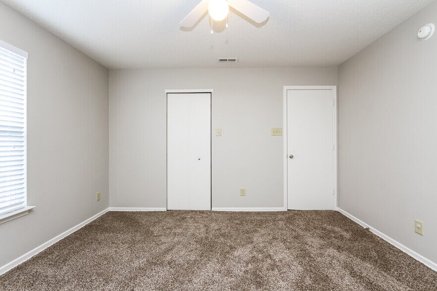 Building Photo - 2858 Ludwig Dr