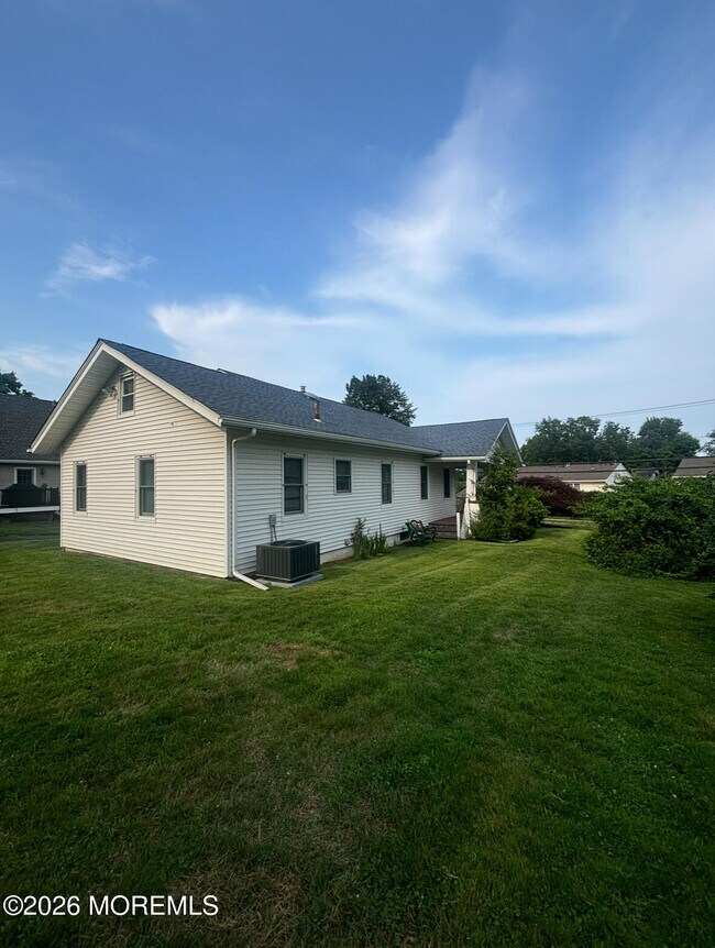 Building Photo - 1023 Old Mill Rd