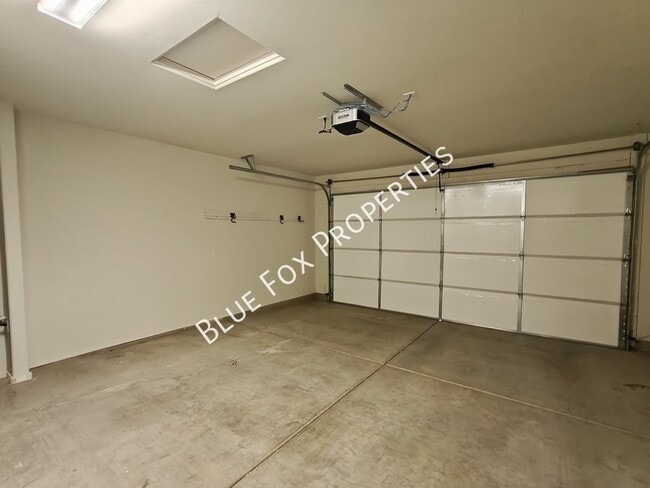 Building Photo - 8454 N Lone Ranger Rd