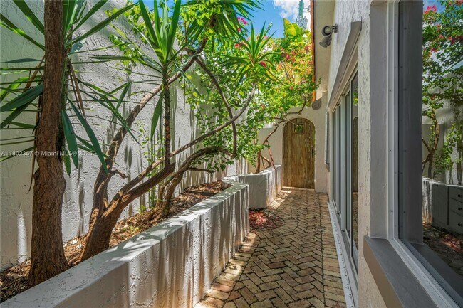 Building Photo - 1765 Wa Kee Na Dr