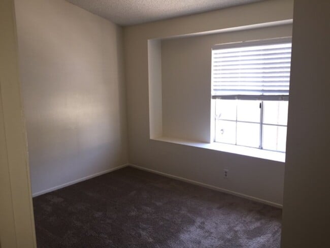Building Photo - Carmel Valley Condo with garage