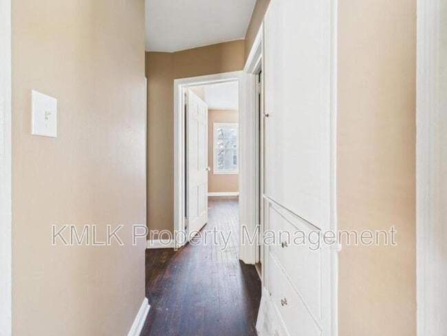 Building Photo - 871 Kennebec Ave