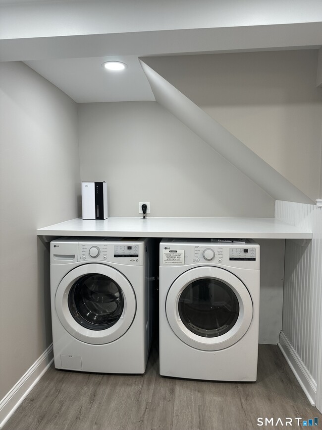 Building Photo - 44 Hillside Ave