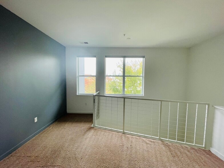 upper floor - 506 N Mangum St