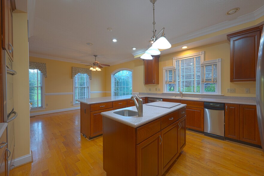 Kitchen - 1495 Merrimans Ln