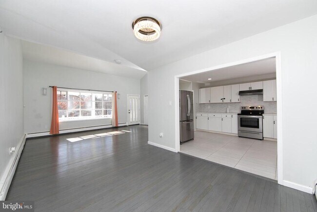 Building Photo - 332 Woodbine St