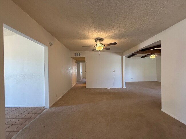 Building Photo - Spacious 4 bedroom, 2 bath home AVAILABLE NOW!