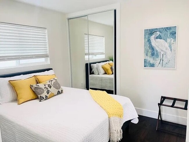 Building Photo - 925 Opal St