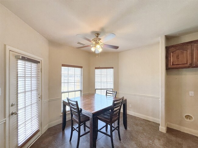 Building Photo - 6413 Fitzgerald Dr