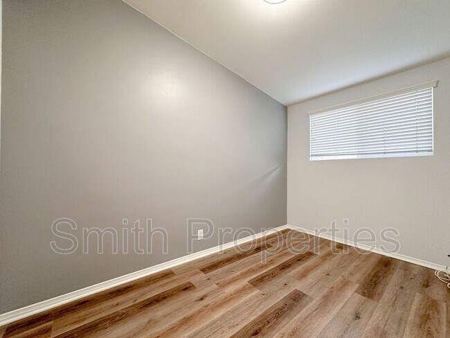 Building Photo - 2204 Carnegie Ln