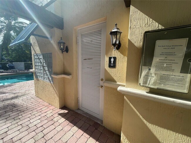 Building Photo - 160 Jacaranda Country Club Dr