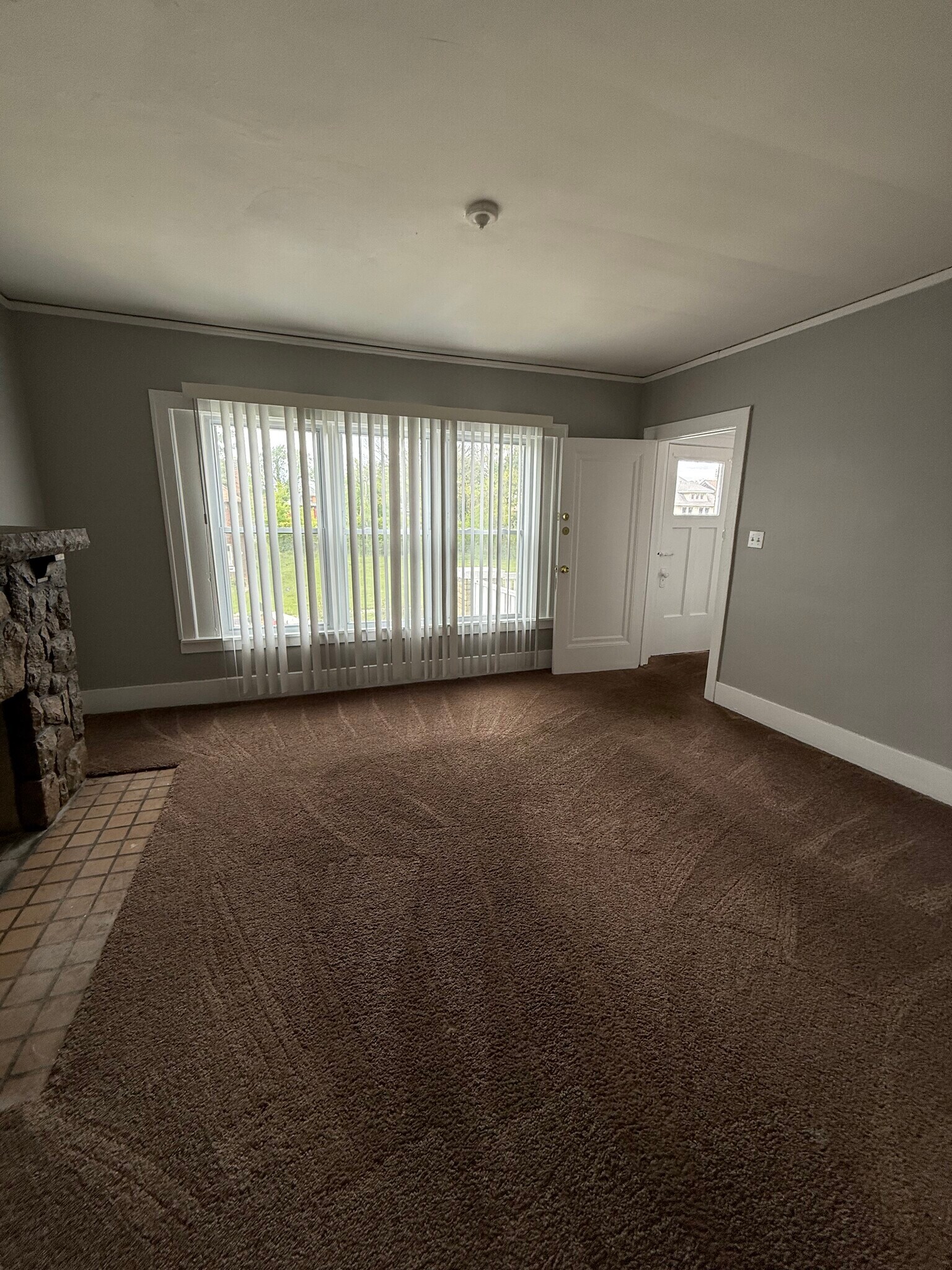 Living room - 5287 Spokane St