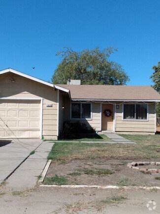 Building Photo - 3 Br 1 Ba available now