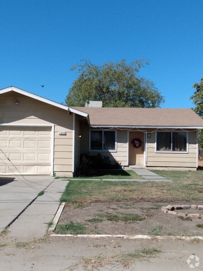 Building Photo - 3 Br 1 Ba available now