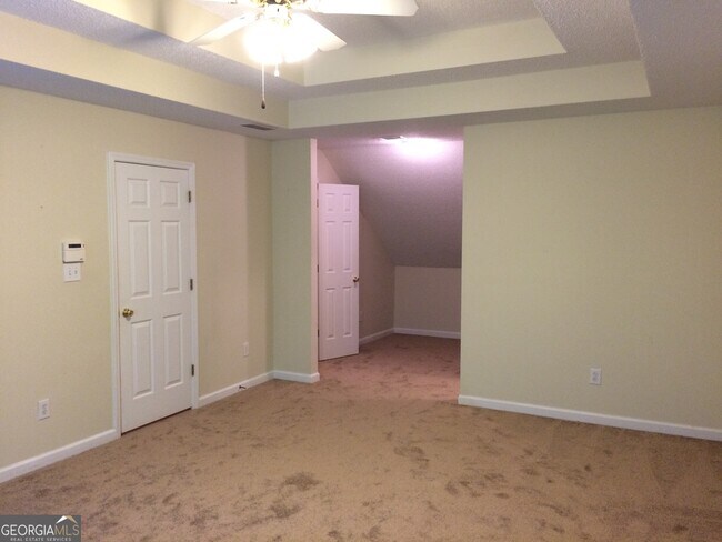 Building Photo - 135 Woodbriar