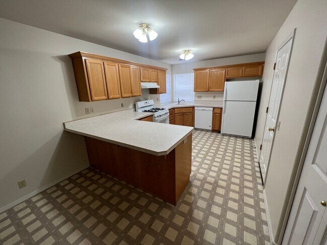 Building Photo - NE Bend 3 Bed/2 Bath Single Family Home - ...