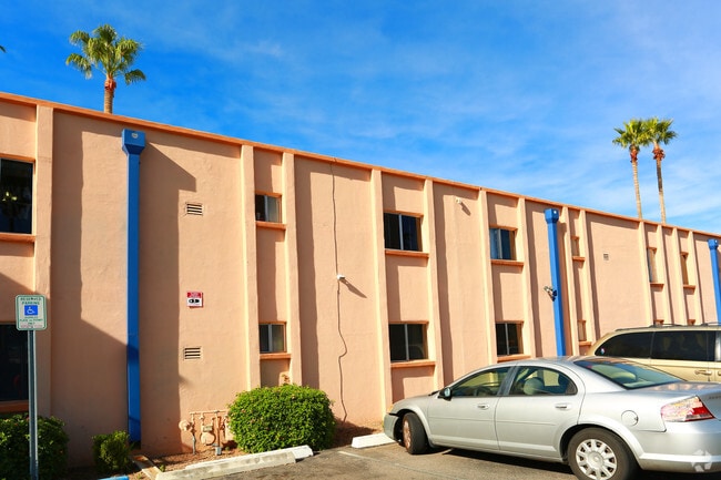 Building Photo - La Sabre Apartments