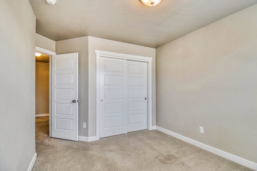 Building Photo - 1083 W Osprey Dr