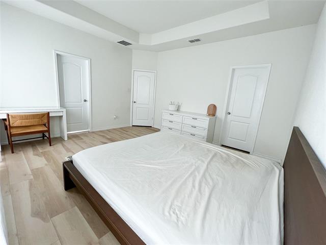 Building Photo - 405 Club House Dr