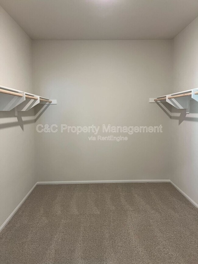 Building Photo - 2084 Mandarin Ln