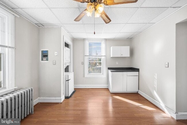 Building Photo - 7301 Chestnut Ave