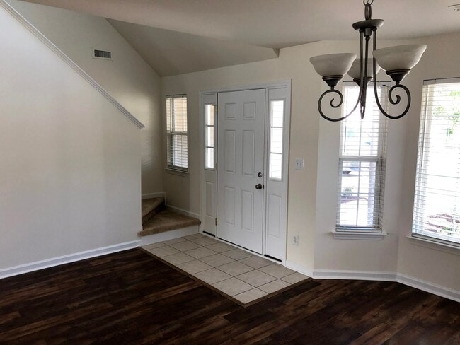 Building Photo - 3 bed 2.5 bath Spacious Home in Azalea Lakes