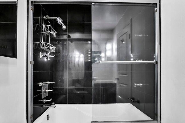 Building Photo - Gorgeous Studio in La Jolla Village! Avail...