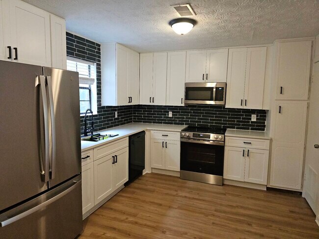 Building Photo - 490 S Jeff Davis Dr
