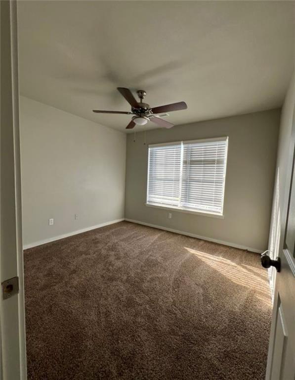 Building Photo - 910 N Meadowlands Dr