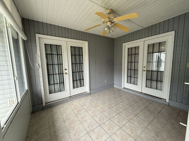 Building Photo - Pensacola - East Hill - 4 bedrooms, 3 bathroom - Mother in Law suite