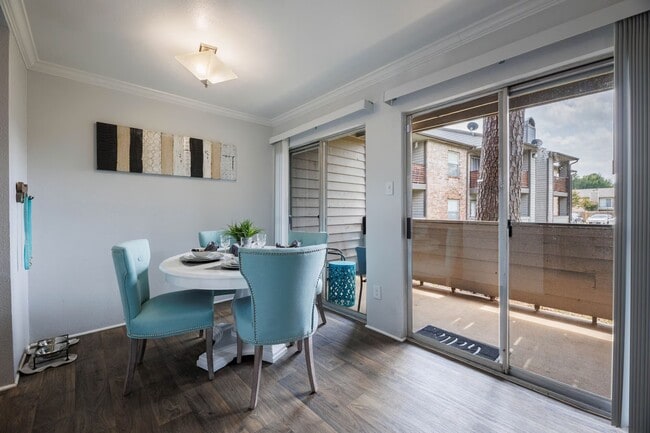 Building Photo - Luxury Features + 6 Weeks Free Rent | Don’...