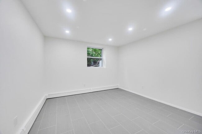 Building Photo - 26 Ravine Rd