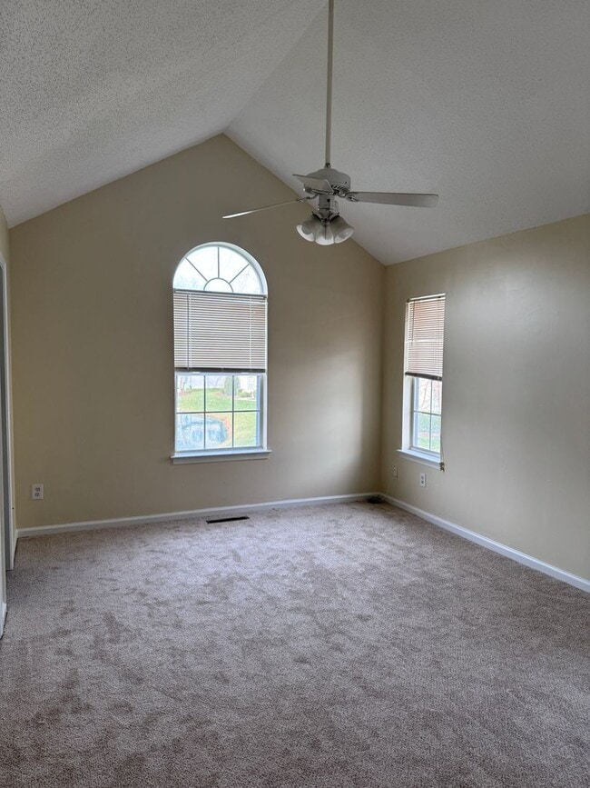 Building Photo - 2 Br 2 Bath