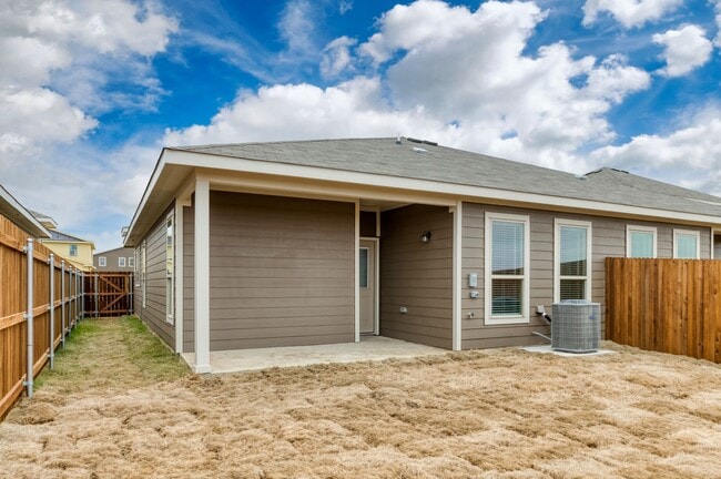 Building Photo - GORGEOUS 3 BEDROOM DUPLEX LOCATED IN MIDLO...