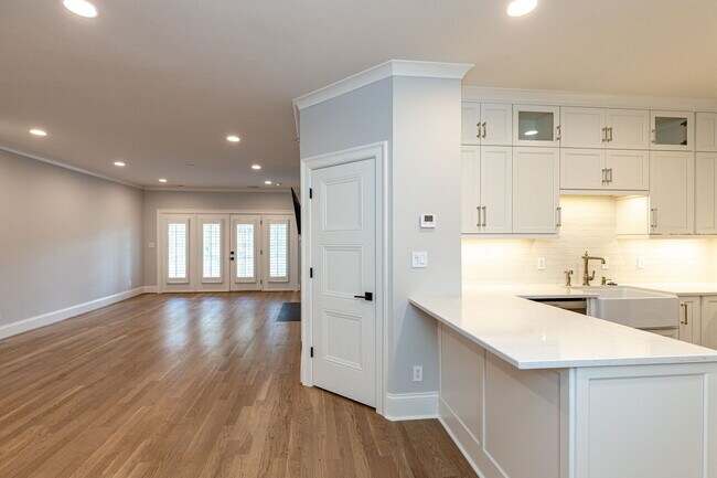 Building Photo - 1000 Kelton Cottage Way
