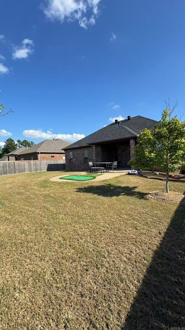 Building Photo - 121 Cabanel Dr