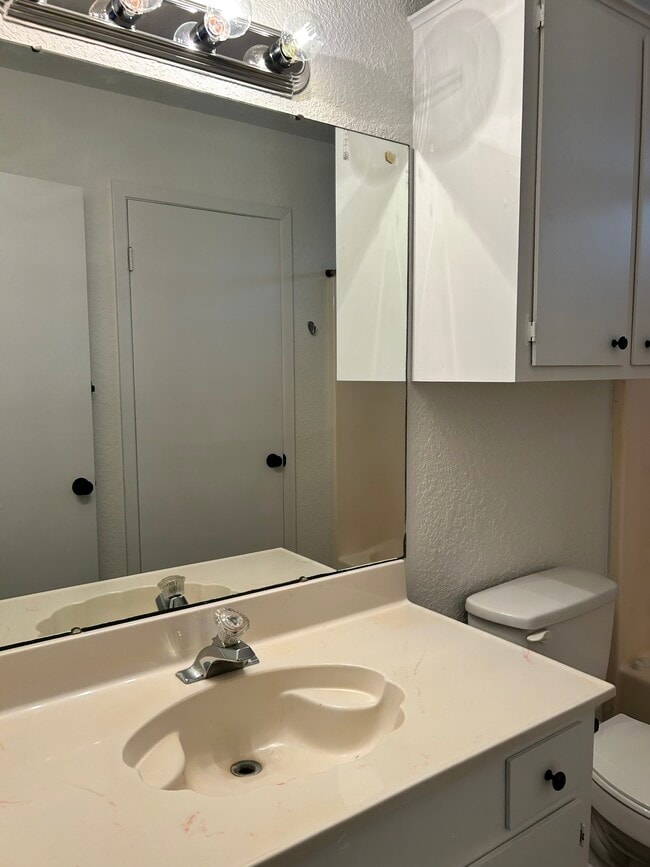 Building Photo - 4042 Laguna Shores Rd