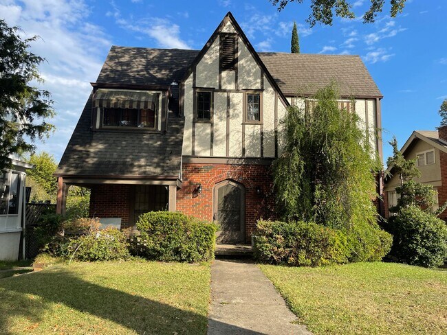 Primary Photo - 217 Thayer St