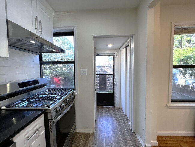 Building Photo - 67-135-135 Dartmouth St