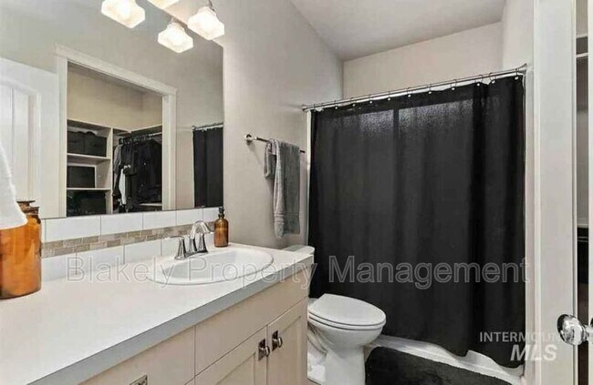 Building Photo - 4366 N Five Mile Rd