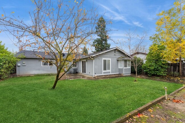 Building Photo - Gorgeous Home in Carmichael!